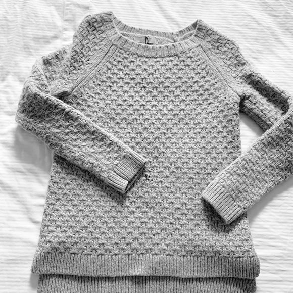 Gray wool sweater from banana republic size M - Picture 2 of 5